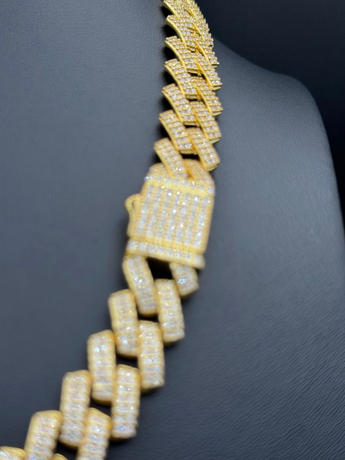 VVS1 Moissanite Cuban Link Chain 12.5MM