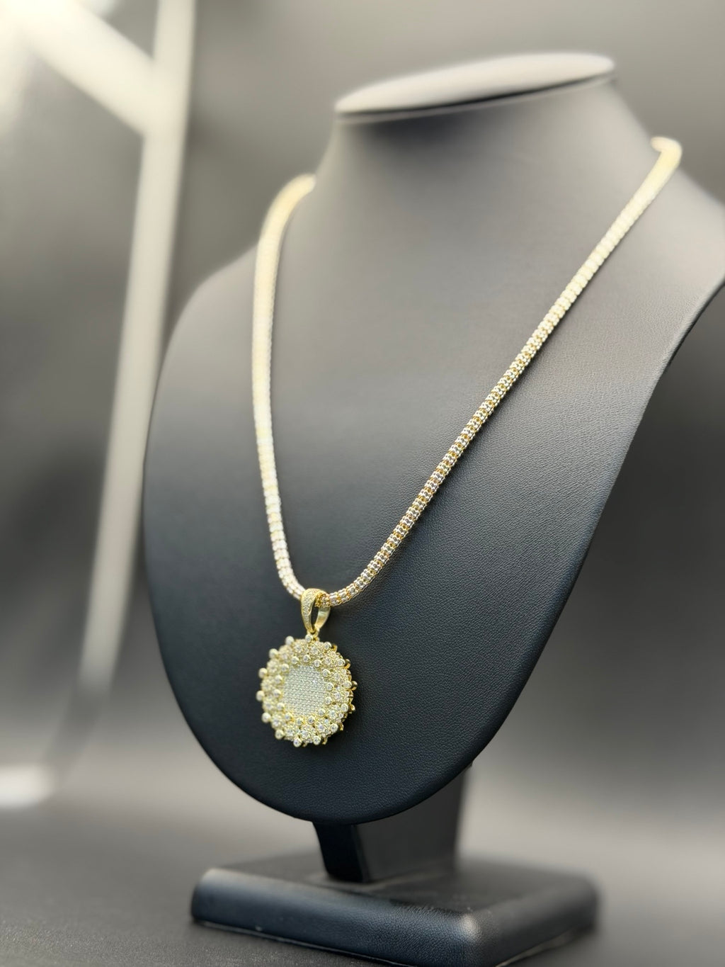 3.5MM Moon Ice Cut Chain inches + Round Bustdown Pendant