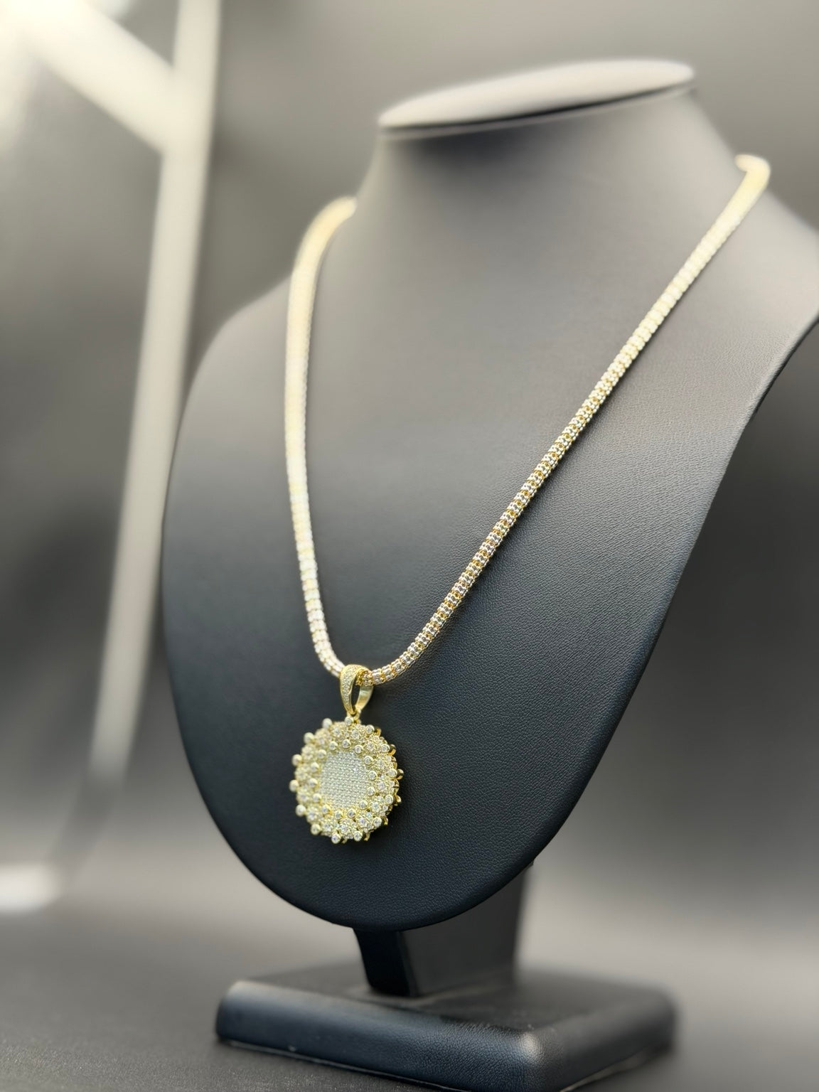 3.5MM Moon Ice Cut Chain inches + Round Bustdown Pendant