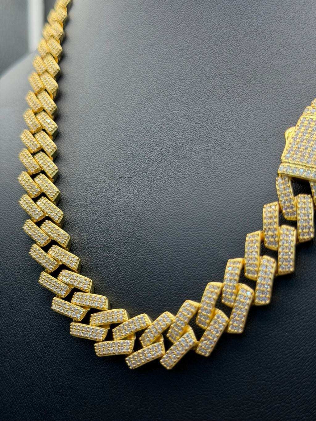 VVS1 Moissanite Cuban Link Chain 12.5MM