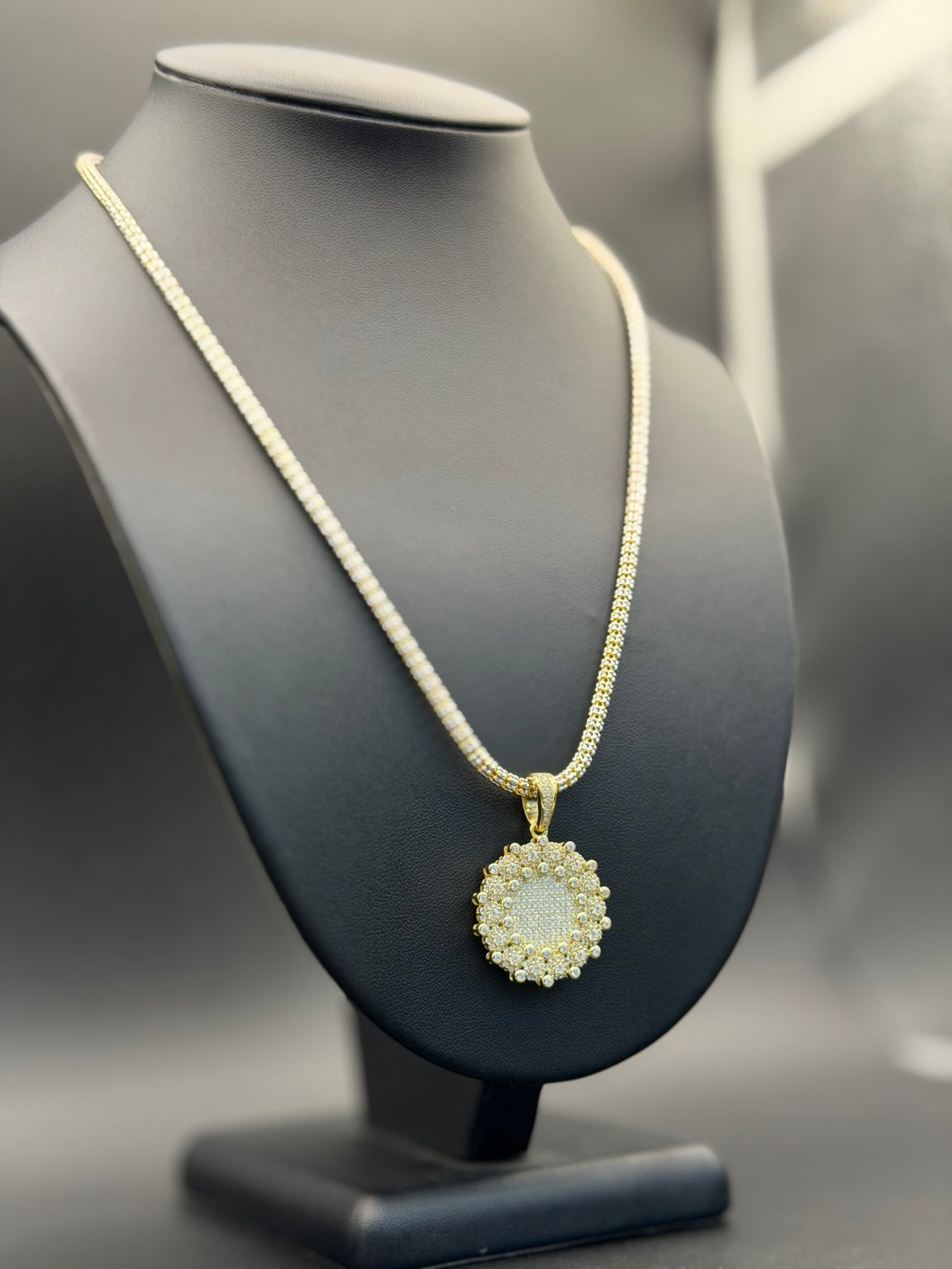 3.5MM Moon Ice Cut Chain inches + Round Bustdown Pendant