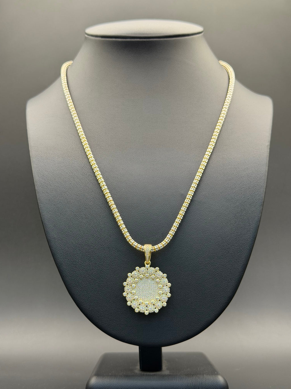 3.5MM Moon Ice Cut Chain inches + Round Bustdown Pendant