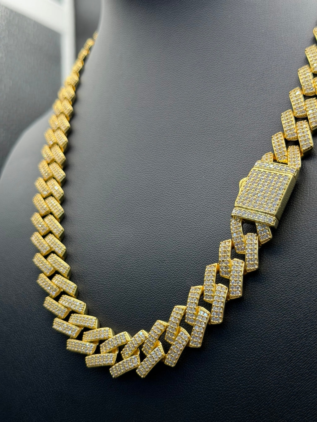 VVS1 Moissanite Cuban Link Chain 12.5MM