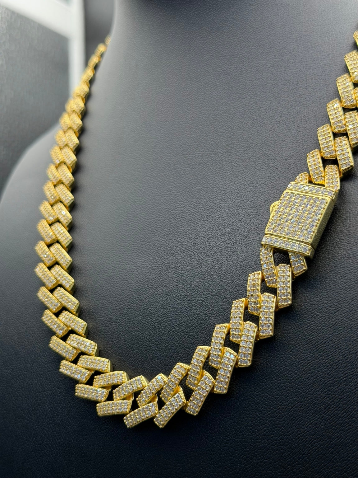 VVS1 Moissanite Cuban Link Chain 12.5MM