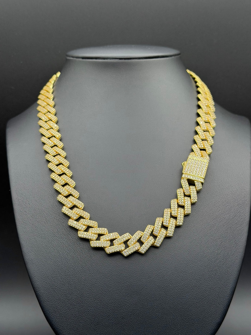 VVS1 Moissanite Cuban Link Chain 12.5MM
