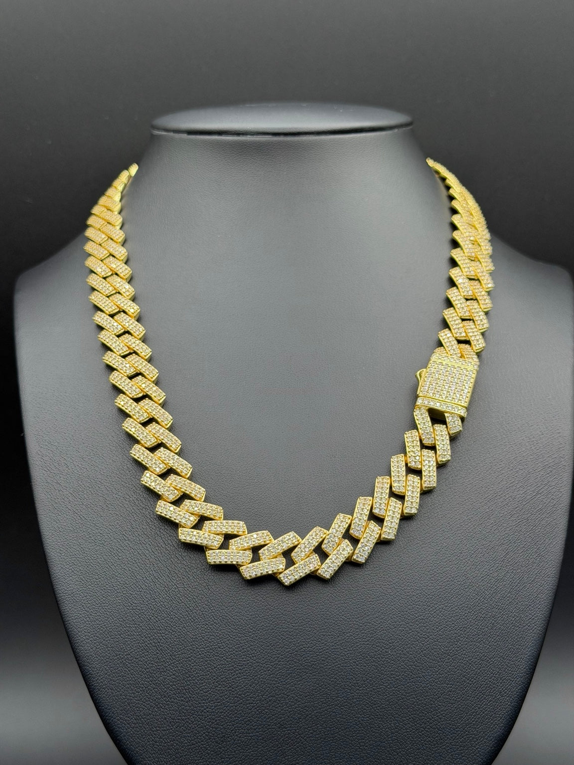 VVS1 Moissanite Cuban Link Chain 12.5MM